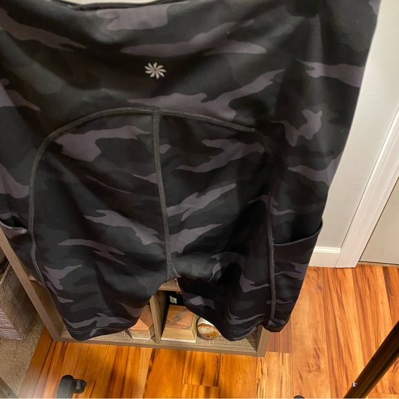 NWOT Athleta Bike Shorts 7” - Picture 3 of 3